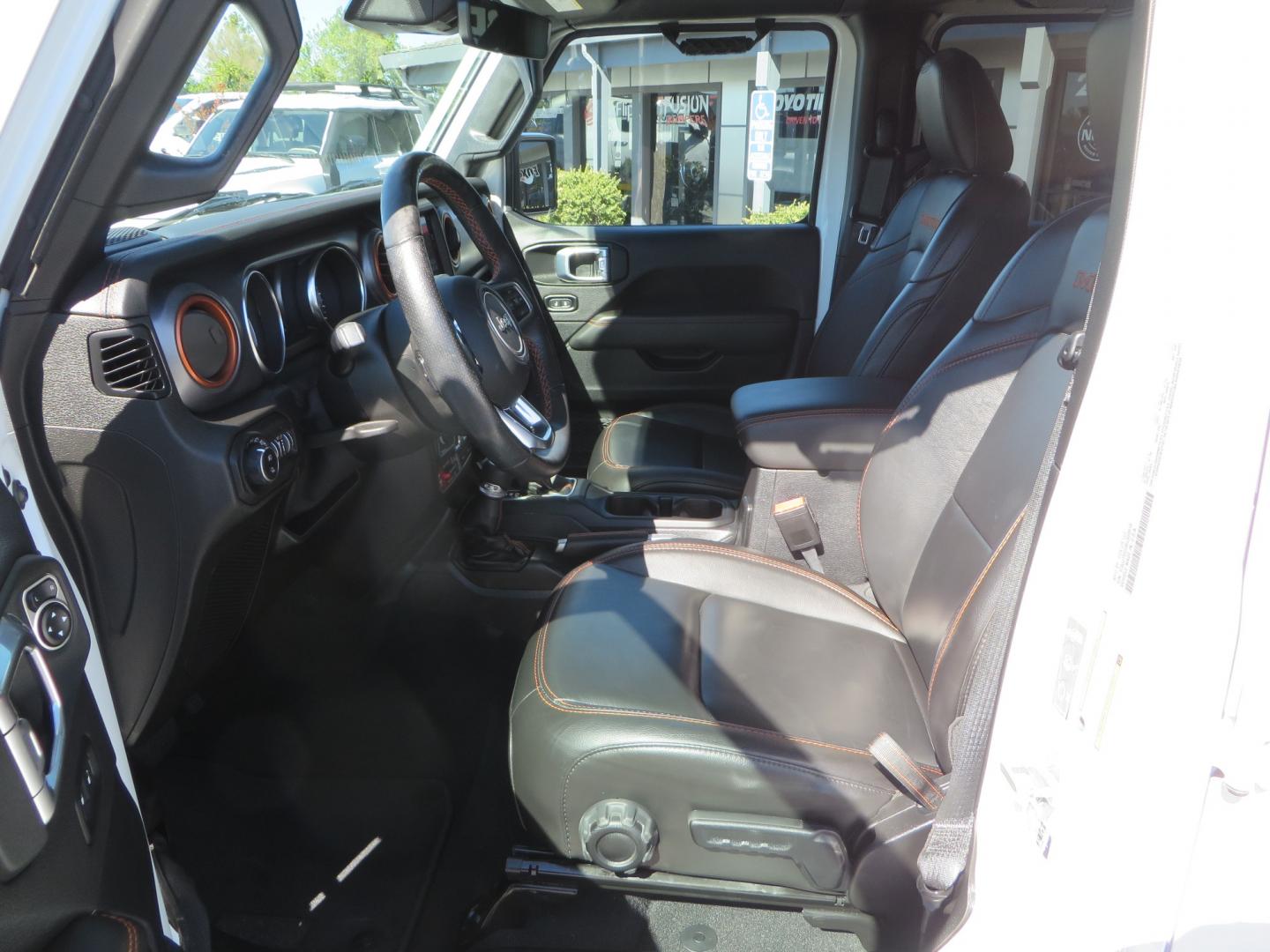 2021 White /Black Jeep Gladiator Mojave (1C6JJTEG5ML) with an 3.6L V6 DOHC 24V engine, automatic transmission, located at 2630 Grass Valley Highway, Auburn, CA, 95603, (530) 508-5100, 38.937893, -121.095482 - Mojave Edition Gladiator with 17" KMC wheels, 37" Cooper STT Pro tires, front bumper, Badlands winch, removable front license plate, and rock sliders. - Photo#19